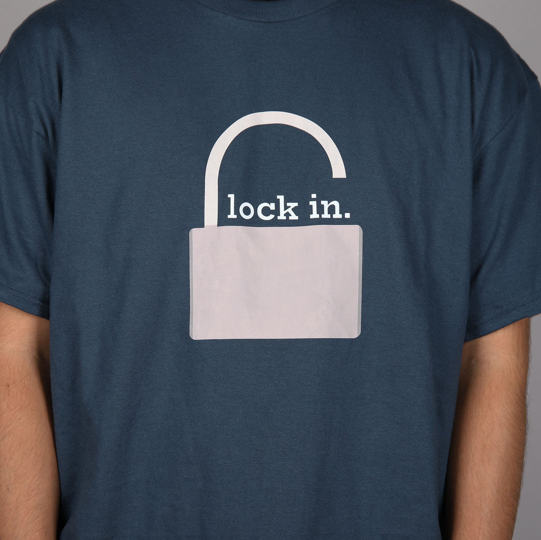 Lock In T-shirt in Navy